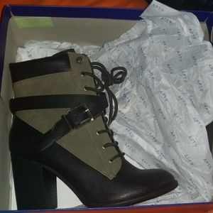 NIB Apt 9 Booties (black/olive green)